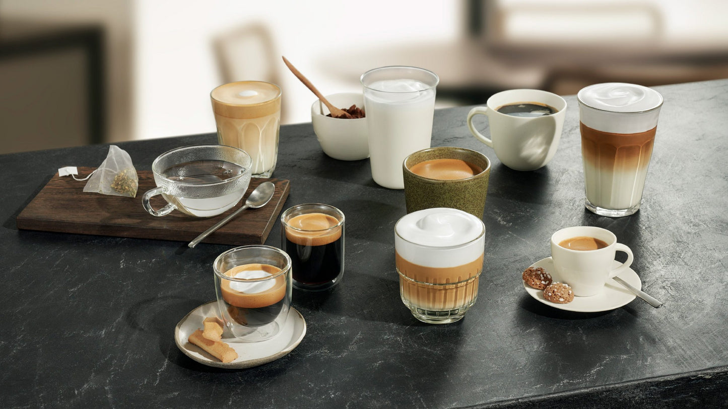 Kaffeevollautomat EQ500 integral TQ513D01, viele Kaffeespezialitäten, OneTouch-Funktion integrierter Milchbehälter, automat. Dampfreinigung, daylight silber