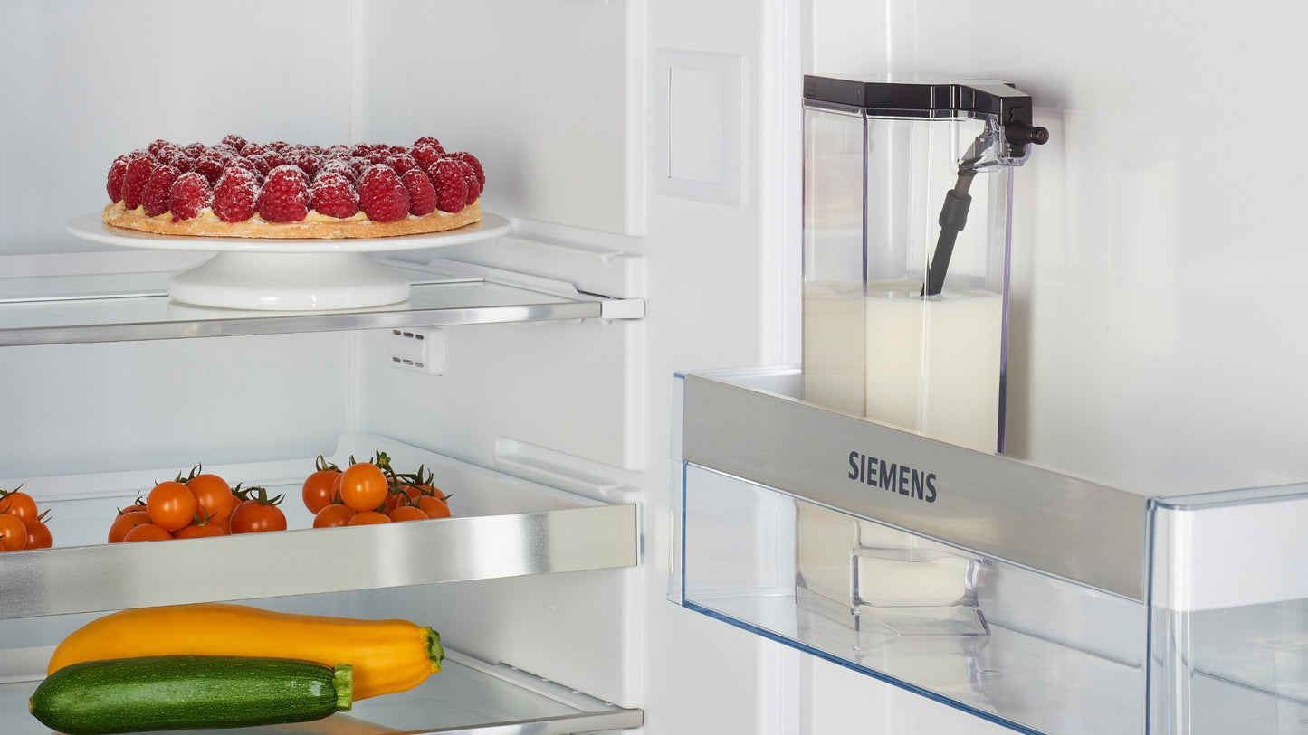 Kaffeevollautomat EQ500 integral TQ513D01, viele Kaffeespezialitäten, OneTouch-Funktion integrierter Milchbehälter, automat. Dampfreinigung, daylight silber